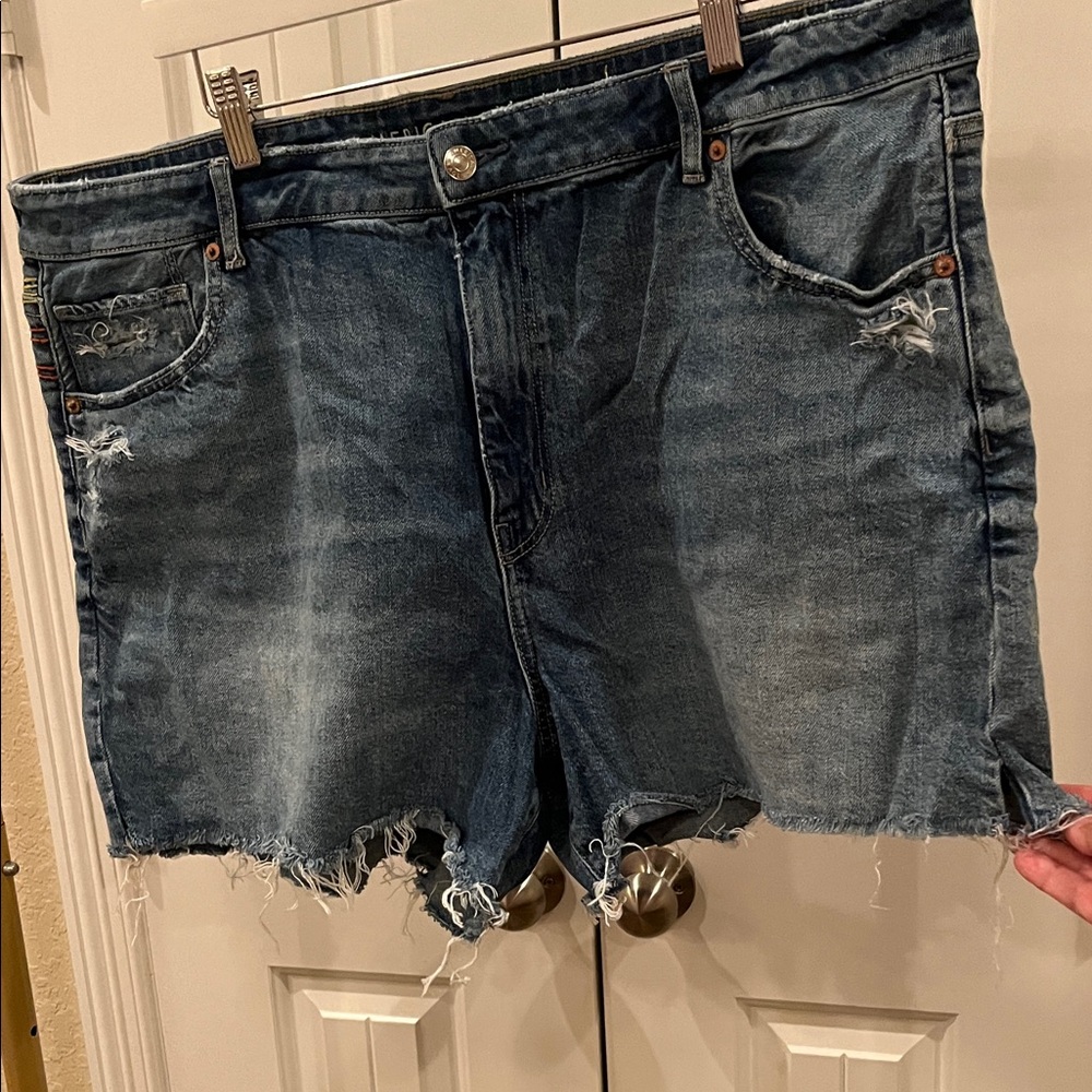 Distressed Dark Wash Mom Short